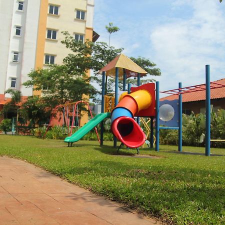 Suria Service Apartment-Hotel Bukit Merah Εξωτερικό φωτογραφία