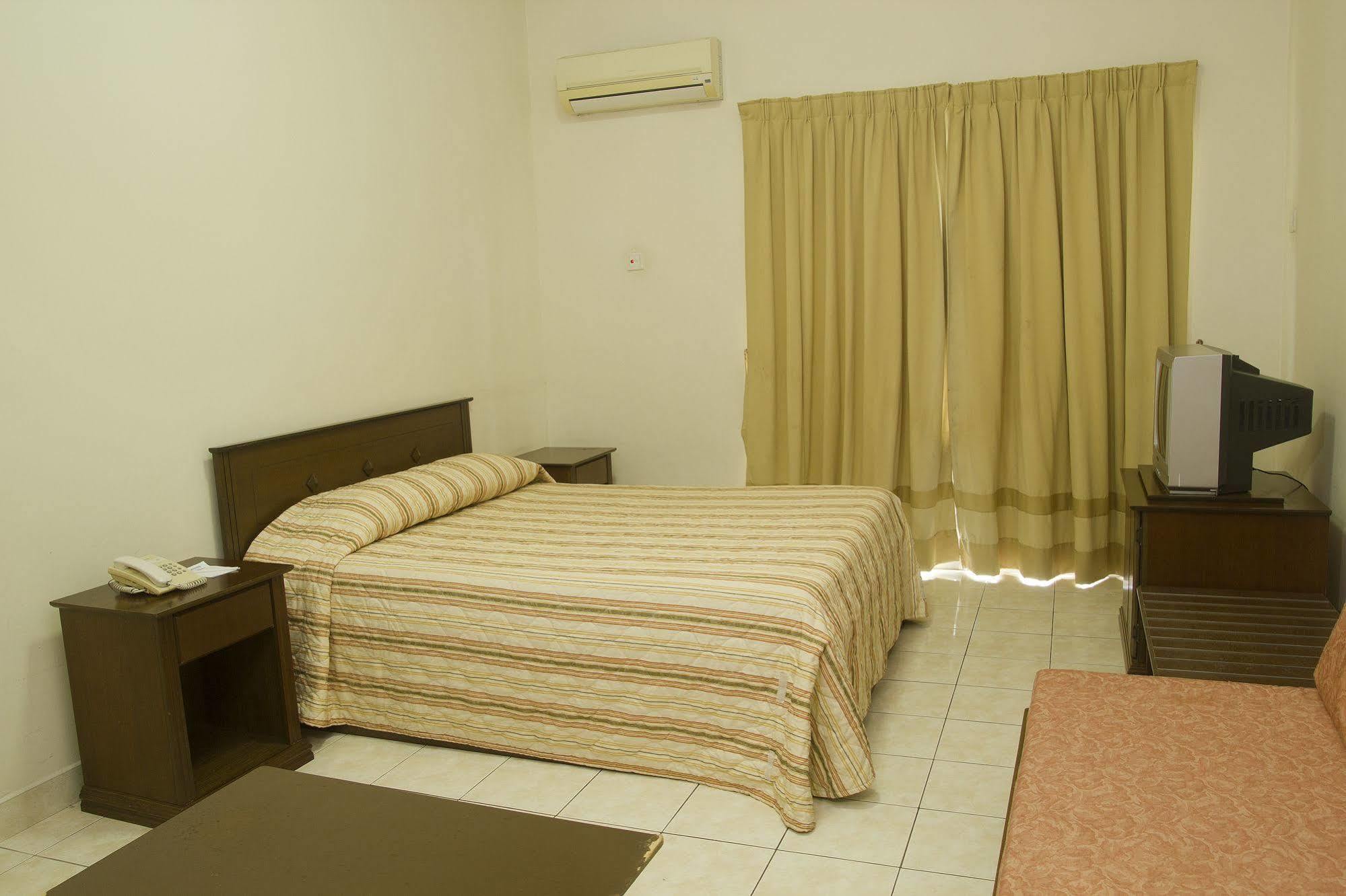 Suria Service Apartment-Hotel Bukit Merah Εξωτερικό φωτογραφία